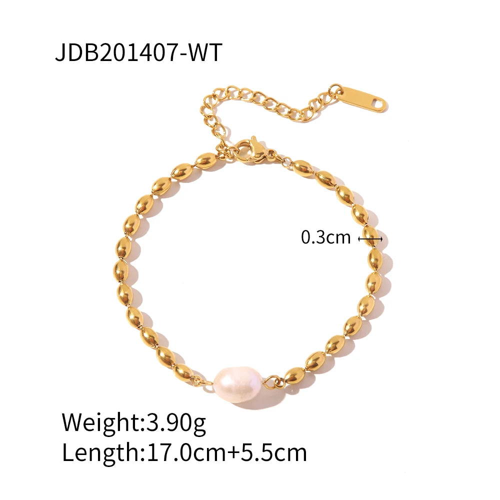 Vintage-Inspired 18K Gold Plated Stainless Steel Necklace . Featuring a Delicate Bead Chain and a Timeless Single Pearl Pendant. A Perfect Blend of Classic Elegance and Modern Charm
