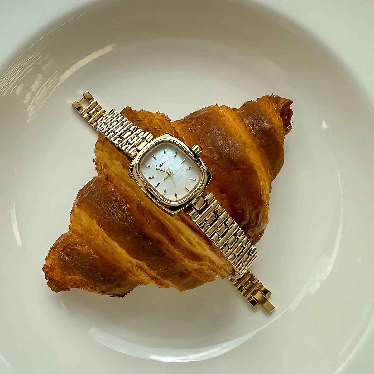 Vintage-Inspired Ladies' Watch – Durable Stainless Steel with Reliable Japanese Movement, Waterproof Design, and Polished 18K Gold PVD Plating for a Shiny, Elegant Finish