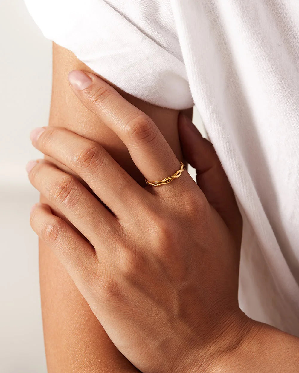 18K Gold-Plated Stainless Steel Shell Inlay Statement Ring . Textured Metal Fashion Jewelry for Women . Waterproof & Tarnish-Free