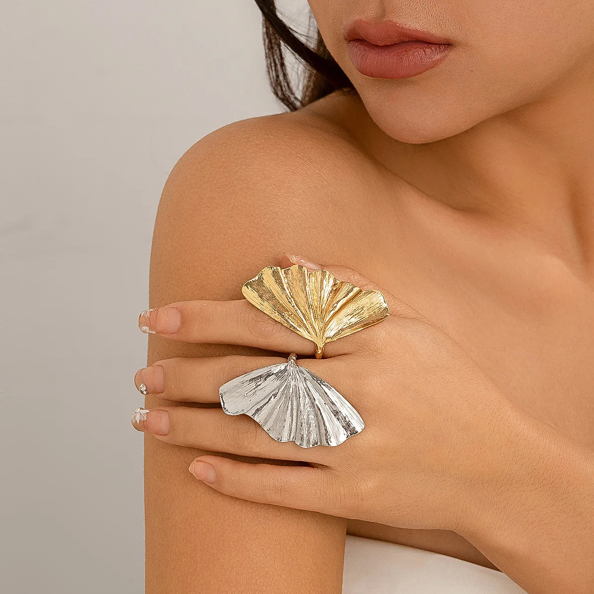 Ginkgo Leaf Statement Ring . Classic Metal Fan-Shaped Design with Pleated Texture.Trend Piece for Bold, Nature-Inspired Looks . Perfect for Punk Parties & Summer Vibes
