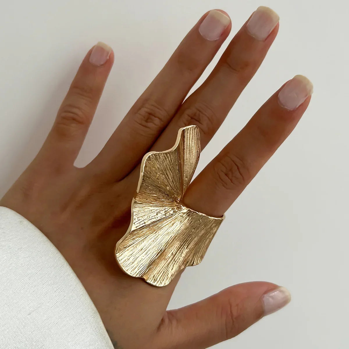 Ginkgo Leaf Statement Ring . Classic Metal Fan-Shaped Design with Pleated Texture.Trend Piece for Bold, Nature-Inspired Looks . Perfect for Punk Parties & Summer Vibes