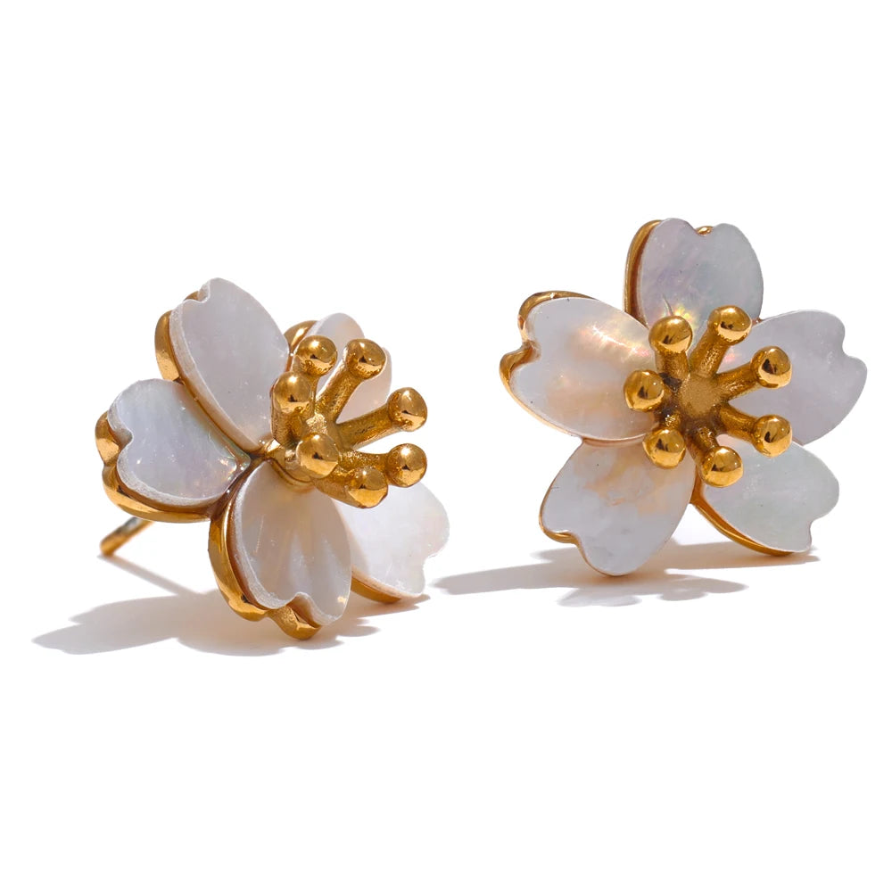 High-Quality Natural Shell Flower Stud Earrings . 18K Gold Plated Stainless Steel, Hypoallergenic Daily Jewelry for Women, Exquisite Elegant Design
