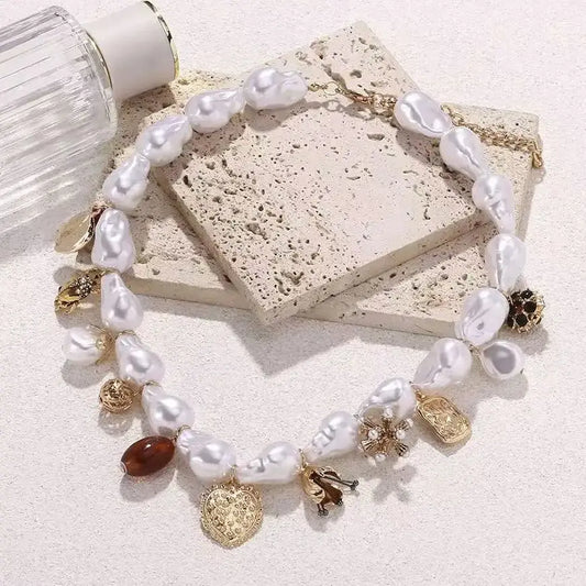 Elegant Baroque-Style Choker Necklace with Heart-Shaped Imitation Pearls and Geometric Design .A Perfect Touch for Your Summer Vibe