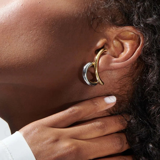 Sleek Two-Tone Hoop Earrings . A Minimalist, Lightweight Design Crafted from Stainless Steel and Finished with Polished 18K Gold for Effortless, Everyday Elegance