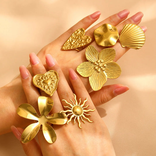 Elegant Bloom Flower Ring . 18K Gold-Plated Open Design in Stainless Steel, A Bold and Feminine Statement Piece for Women Who Love Floral Jewelry . Perfect for Summer Vibes